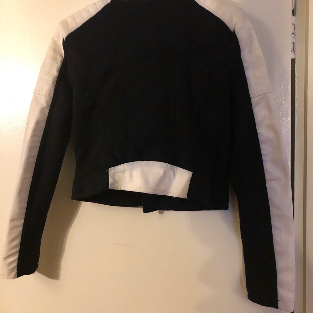 Crop Style Motorcycle Jacket - Picture 2 of 3
